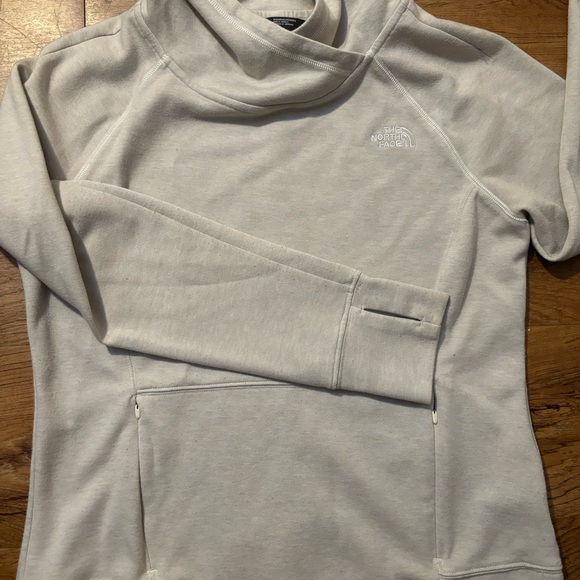 North Face FlashDry Tan Hoodie: Ultimate Performance Meets Everyday Comfort - Picture 5 of 8